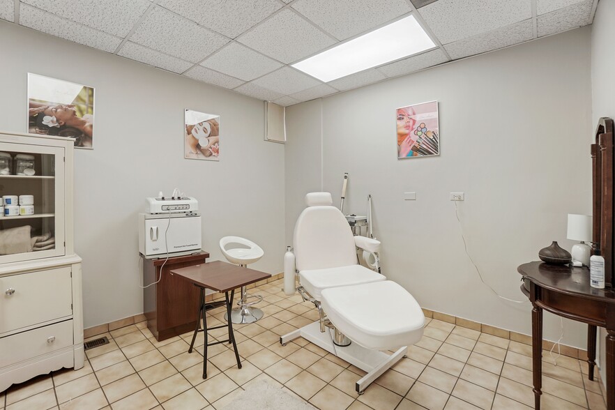 More Photos Of 8057 N Milwaukee Ave, Niles General Retail For Sale