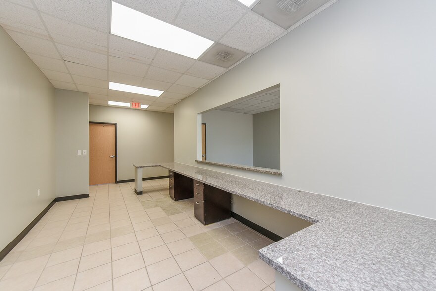 More Photos Of 5751 Blythewood St, Houston Unknown For Lease