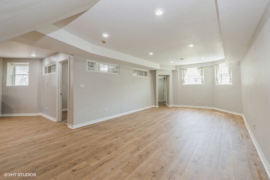 More Photos Of 1228 W Glenlake Ave, Chicago Apartments For Sale