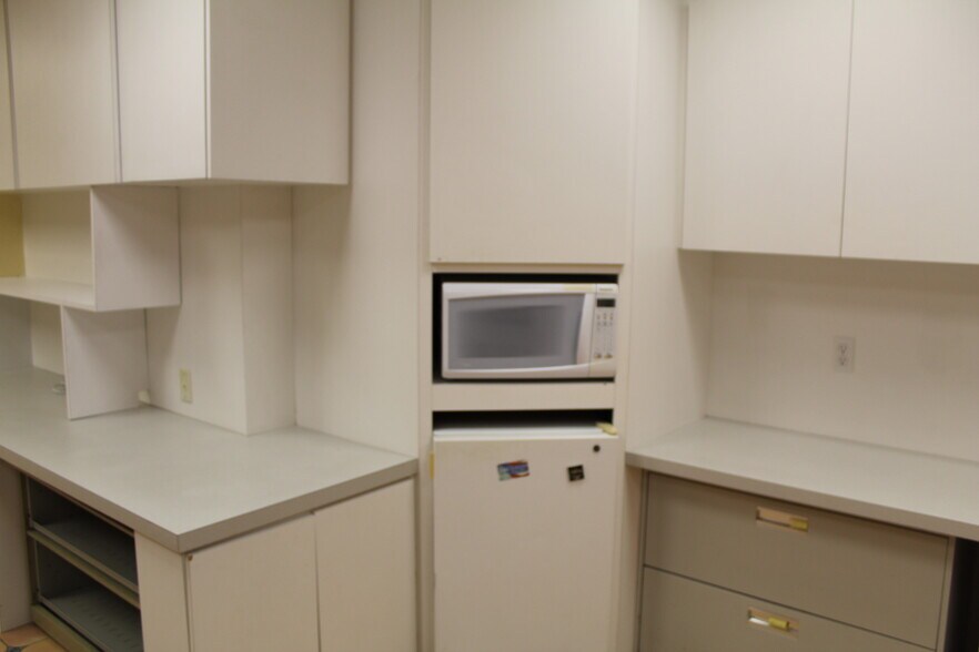 More Photos Of 7800 W Oakland Park Blvd, Sunrise Medical For Lease