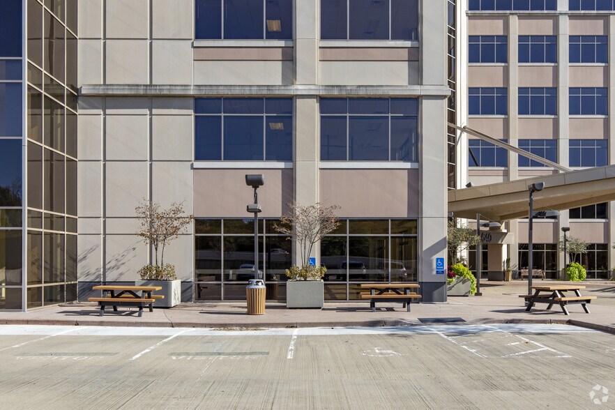 More Photos Of 640 Eden Park Dr, Cincinnati Medical For Lease