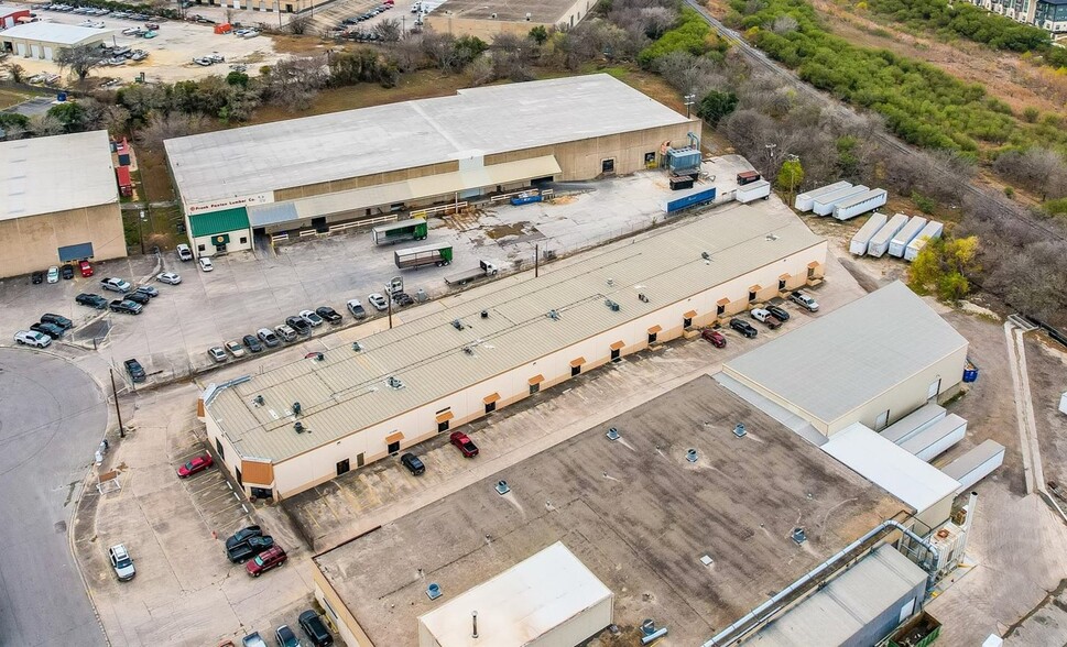 Primary Photo Of 11001-11027 Osgood Dr, San Antonio Service For Lease