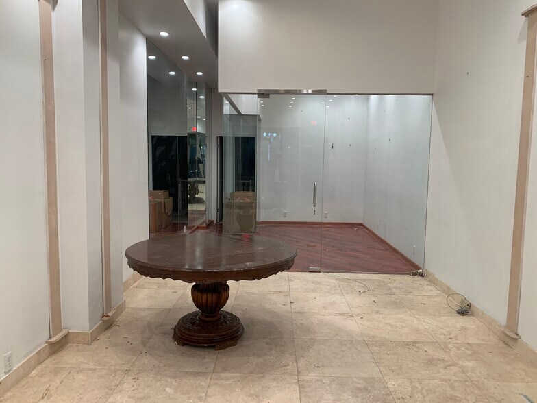 More Photos Of 122-129 Middle Neck Rd, Great Neck Storefront For Lease