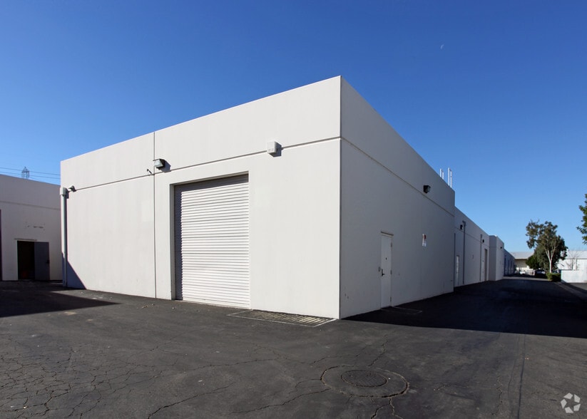 More Photos Of 1590 N Batavia St, Orange Light Manufacturing For Sale