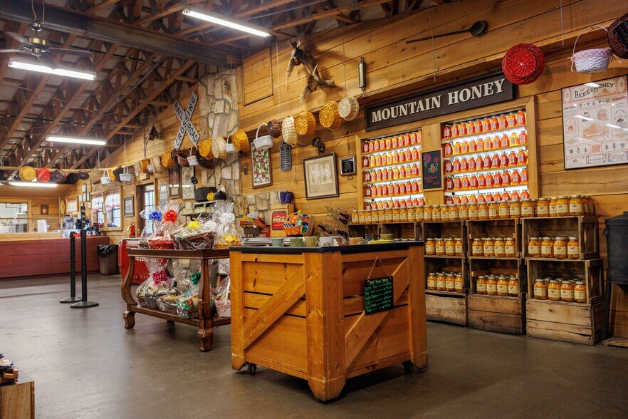 More Photos Of 63 Talona Spur Rd, Ellijay Freestanding For Sale