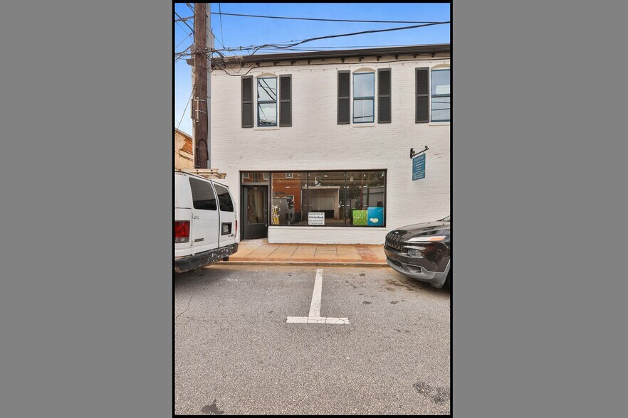 More Photos Of 34-36 Madison St, Newnan Storefront For Lease