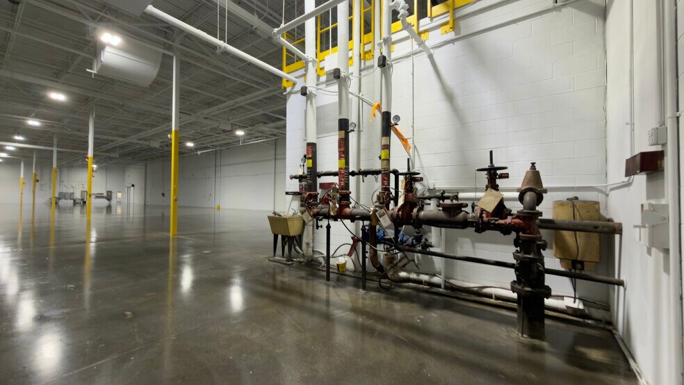 More Photos Of 1102 Aviation Blvd, Hebron Warehouse For Lease