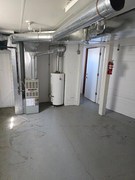 More Photos Of 4914 50 Av, Red Deer Office For Sale