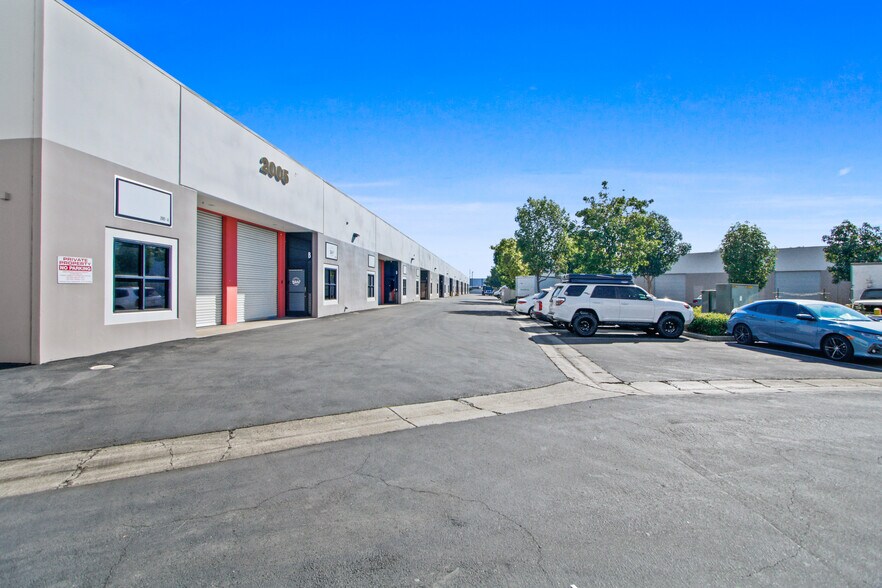 More Photos Of 2005 Raymer Ave, Fullerton Warehouse For Lease