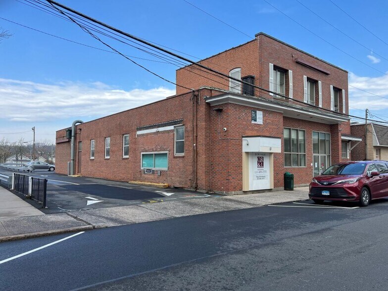 More Photos Of 22 Main St, Southington Bank For Lease