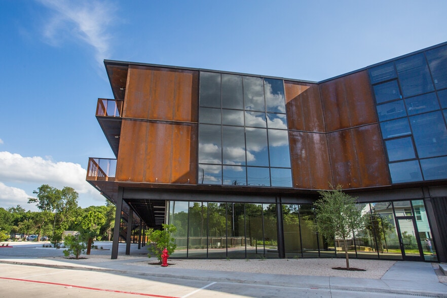 More Photos Of 1141 Shady Ln, Austin Office For Lease