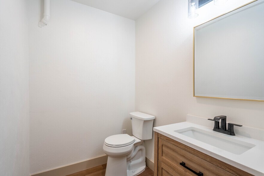 More Photos Of 1107 W Illinois Ave, Midland Office For Lease