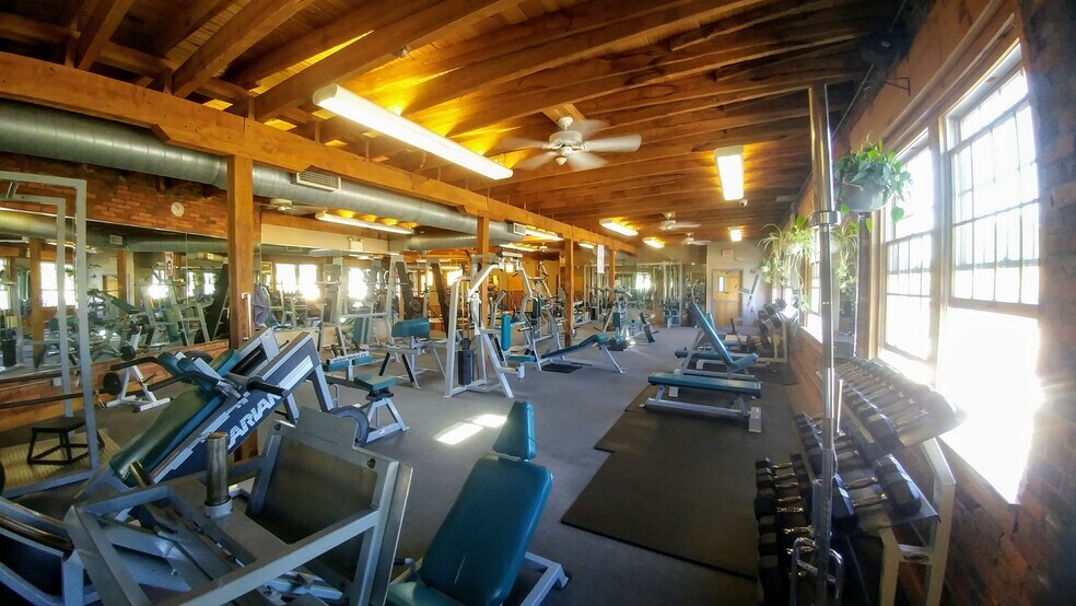 More Photos Of 600 Main St, Riverton Office For Sale