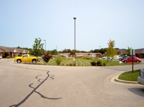 More Photos Of 820 E Terra Cotta Ave, Crystal Lake Office For Sale