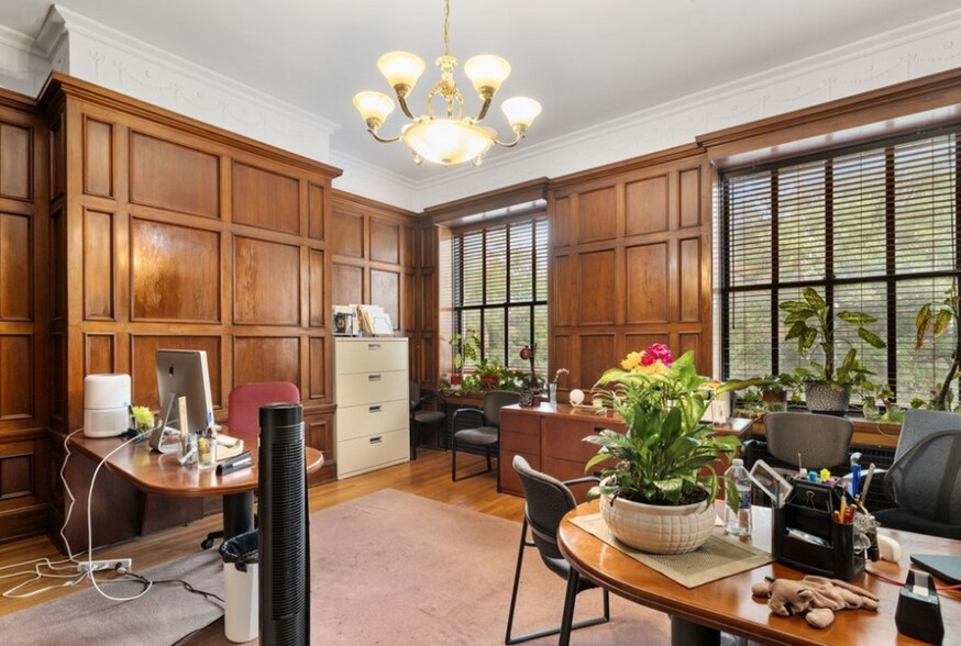 More Photos Of 422 E Franklin St, Richmond Office For Sale