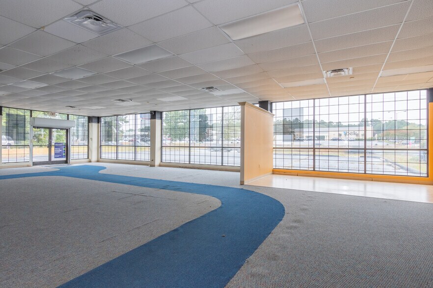 More Photos Of 1592 Sandifer Blvd, Seneca Freestanding For Lease