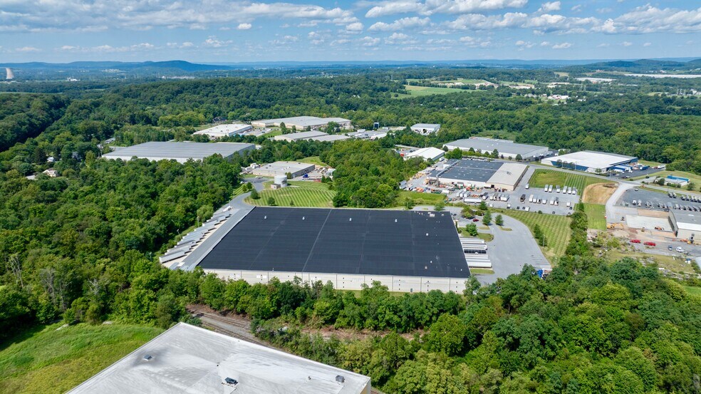 More Photos Of 22 Blackhawk Ln, Elizabethtown Distribution For Sale