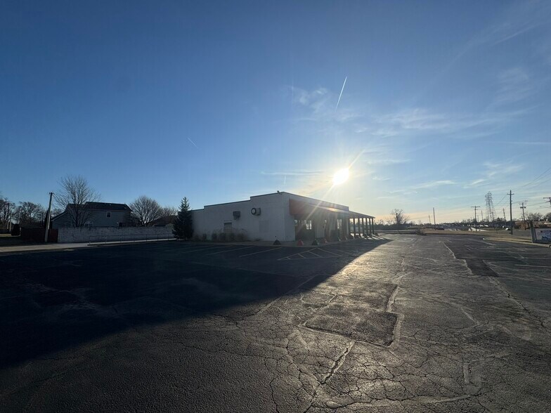 More Photos Of 13425 Snow Rd, Brook Park Freestanding For Lease