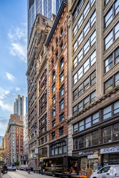 More Photos Of 31 W 31st St, New York Apartments For Sale