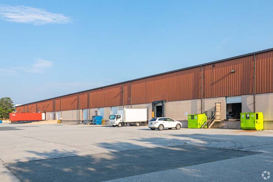 More Photos Of 261 Quigley Blvd, New Castle Warehouse For Lease