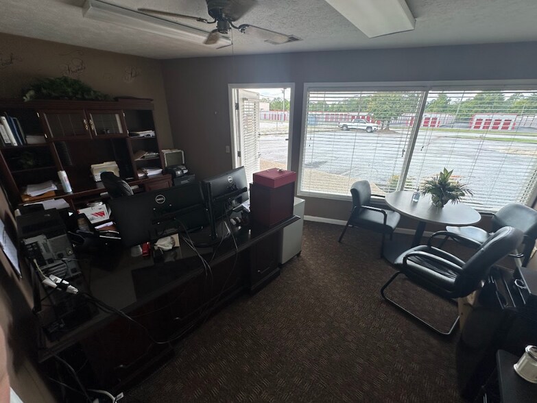 More Photos Of 310 Ford Dr, Columbus Office For Sale