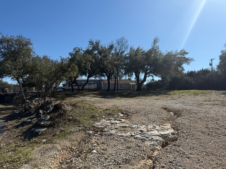 More Photos Of 2340 W R Larson Rd, San Antonio Manufacturing For Lease