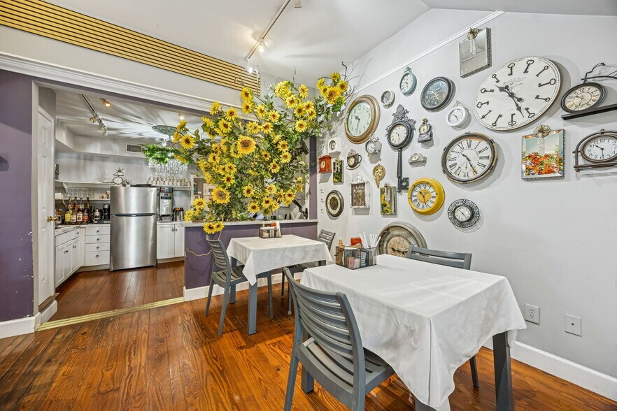 More Photos Of 218 Ash St, Fernandina Beach Freestanding For Sale
