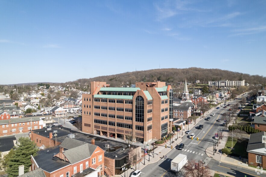 More Photos Of 124 E Main St, Ephrata Office For Sale