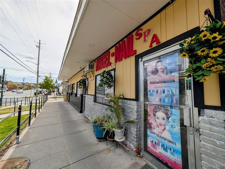 More Photos Of 485 Broadway, Monticello Storefront For Sale