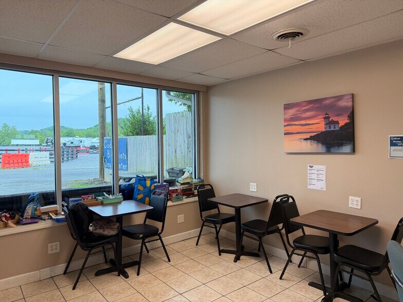 More Photos Of 205 S Armstrong Rd, Rogersville Loft Creative Space For Sale
