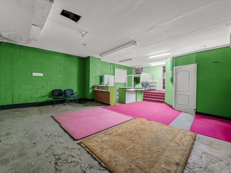 More Photos Of 1761-1763 New York Ave, Huntington Station Storefront Retail Residential For Lease