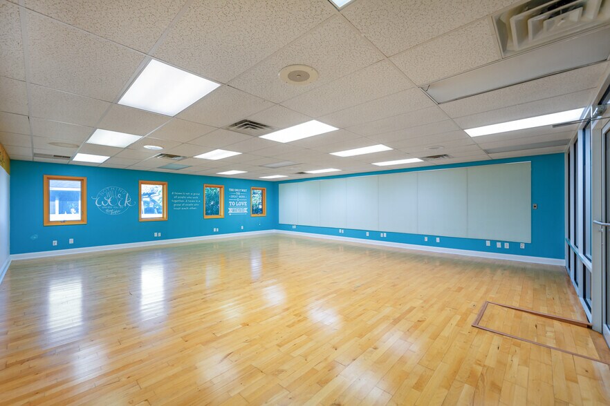 More Photos Of 171 Green Meadows Dr S, Lewis Center Office Residential For Sale