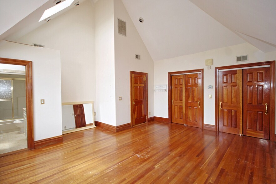 More Photos Of 161 Boardwalk Ave, Staten Island Multifamily For Sale