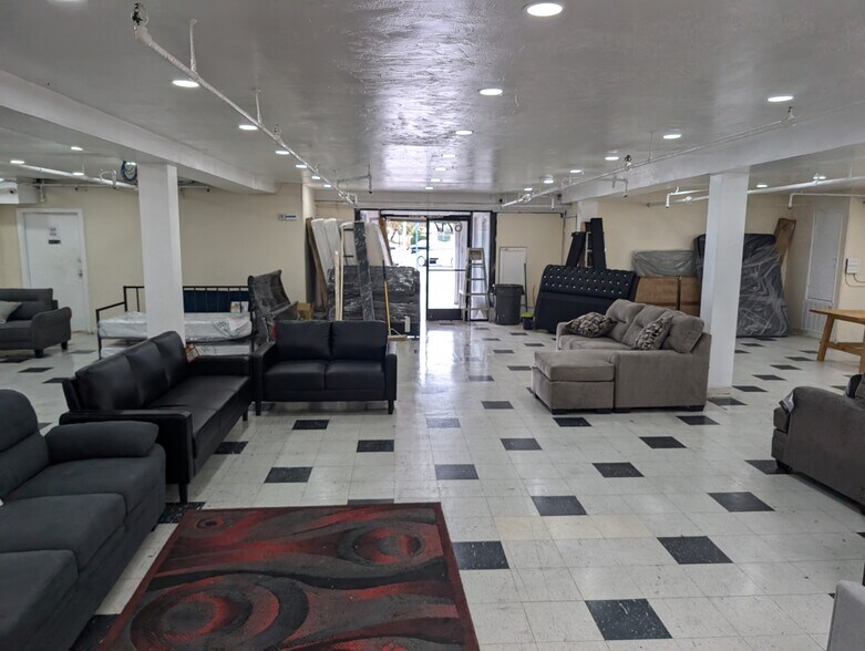 More Photos Of 6717-6719 Pacific Blvd, Huntington Park Storefront For Lease