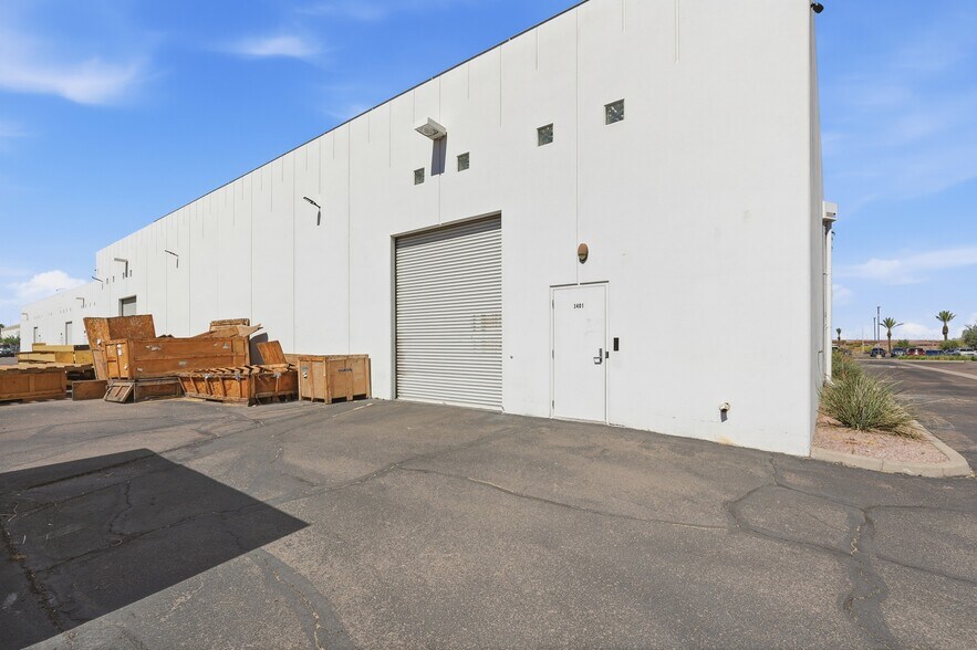 More Photos Of 3401 E Harbour Dr, Phoenix Light Manufacturing For Lease