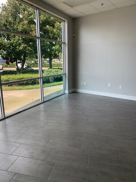 More Photos Of 8010 Sunport Dr, Orlando Light Distribution For Lease