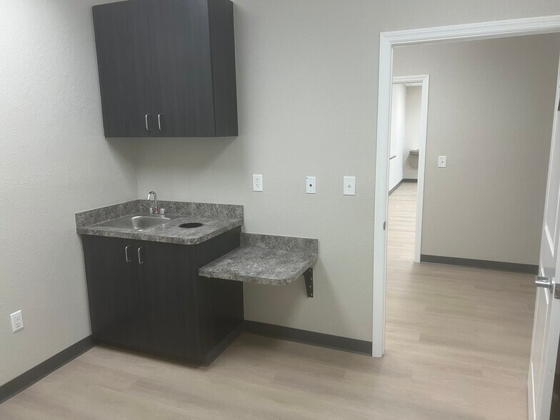 More Photos Of 2572-2578 N Commerce Pky, North Port Medical For Lease