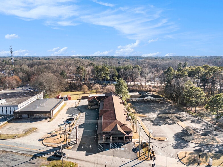 More Photos Of 1105 Main St, Forest Park Freestanding For Lease