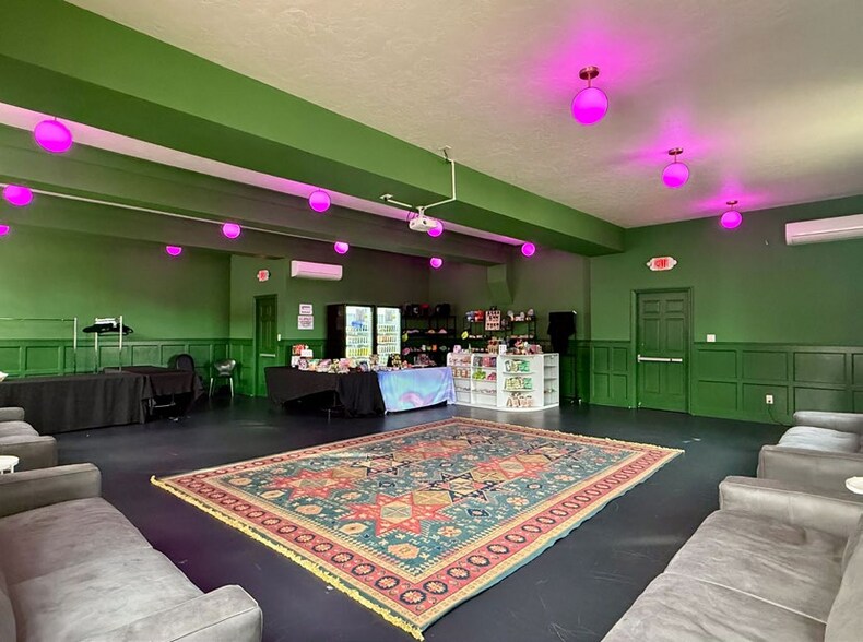 More Photos Of 615 SE Alder St, Portland General Retail For Sale