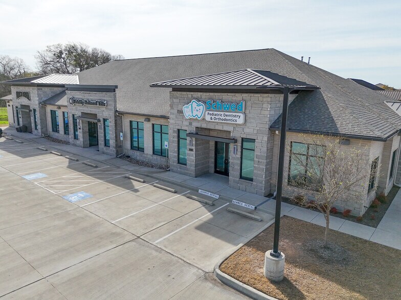 More Photos Of 2006 W Campbell Rd, Garland Medical For Sale