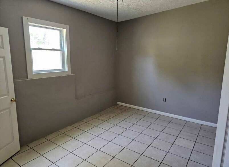 More Photos Of 10535 Highway 53 W, Talking Rock Service For Sale