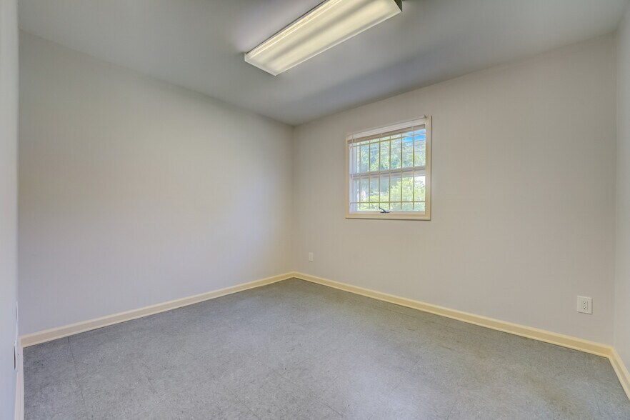More Photos Of 4410 74th Ave, Hyattsville Medical For Lease