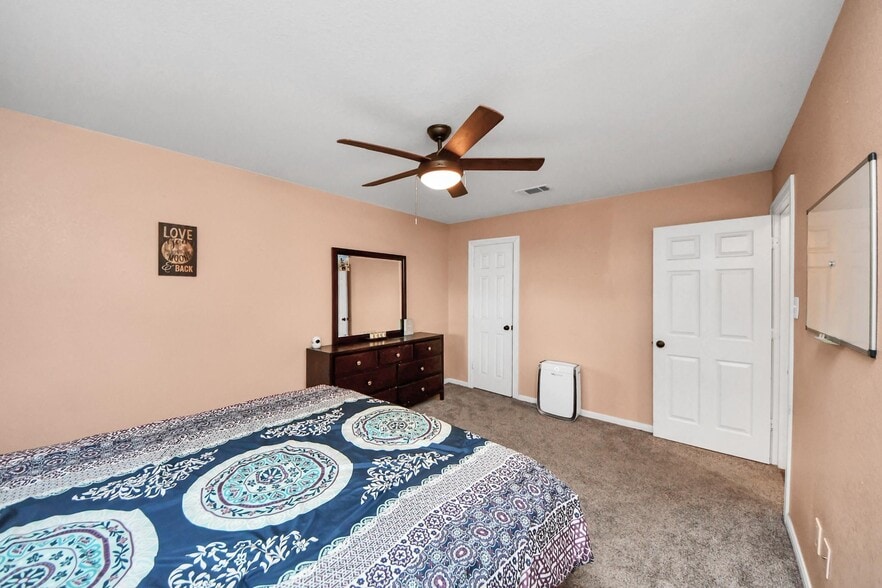 More Photos Of 2534 Garden Rd, Pearland Specialty For Sale