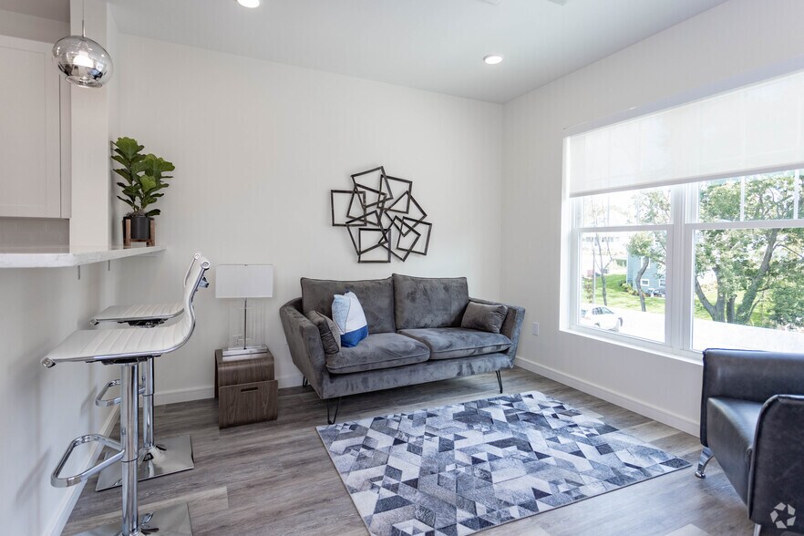 More Photos Of 1000 New York Ave, Huntington Station Apartments For Lease