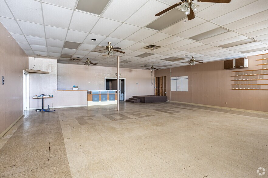 More Photos Of 1951-1999 N 63rd St, Kansas City Unknown For Lease