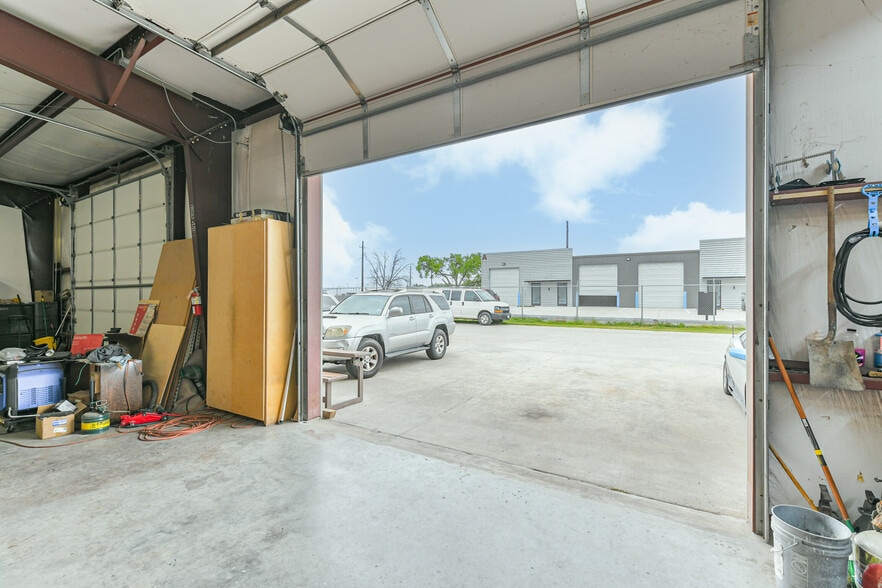 More Photos Of 7449 Wright Rd, Houston Manufacturing For Sale