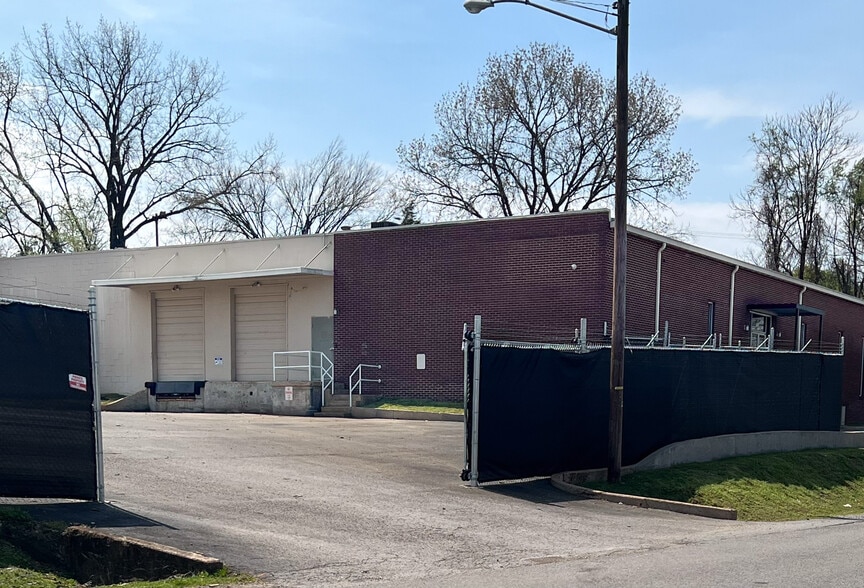 More Photos Of 1933 Elm Tree Dr, Nashville Service For Lease