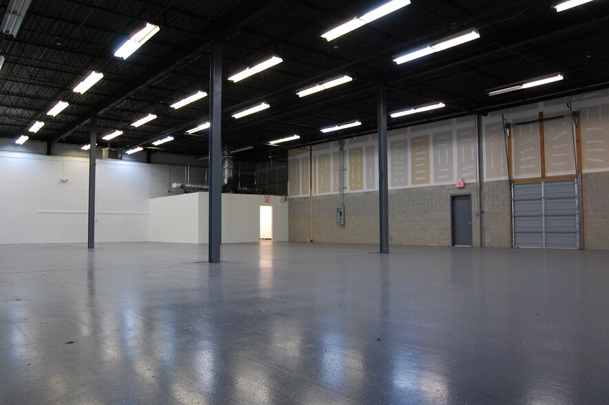 More Photos Of 1 Broad Ave, Fairview Warehouse For Lease