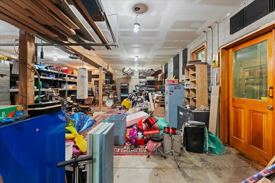 More Photos Of 3039 SE Stark St, Portland Storefront Retail Residential For Sale