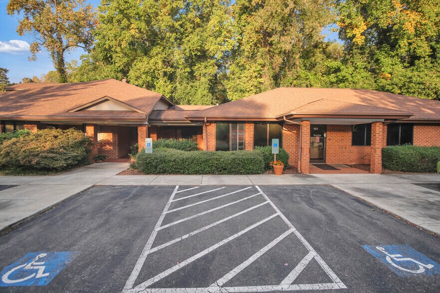 Primary Photo Of 510 W King St, Kings Mountain Medical For Lease